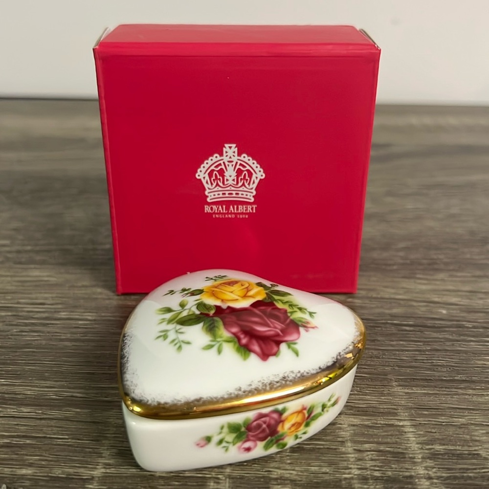 ROYAL ALBERT BONE CHINA TRINKET DISH ROSES COLD IN BOX